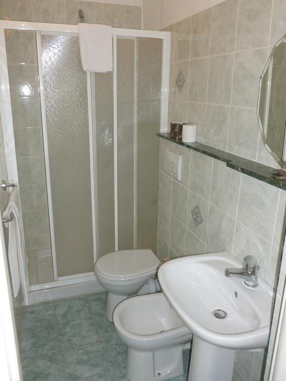 Single Room,549259413:JPEG