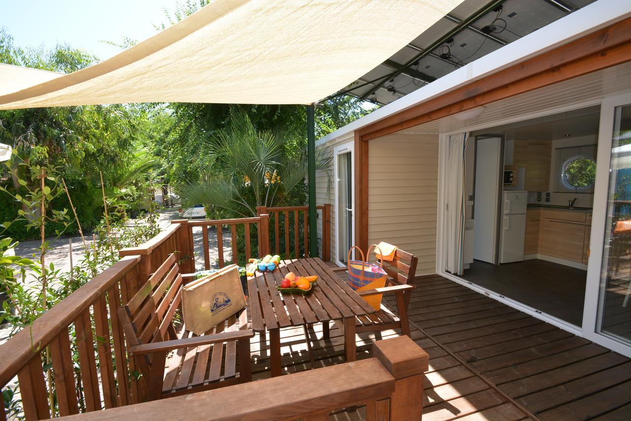 Mobile Home (4 Adults),696057912:JPEG